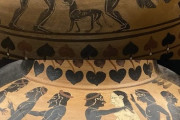 【画像】紀元前６世紀の壺、えっちすぎる?