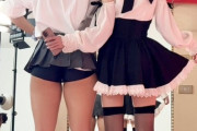 【画像】ミニスカJKさん、太もも限界突破wwwwwwww