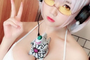 コスプレイヤーさん、グリッドマンのコスプレを超速でするもただの水着