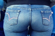 ムッチリ感がタマラナイ…デニム尻エロ画像