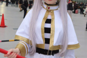 【画像】白人様のフリーレンのコスプレが神々しいと話題に