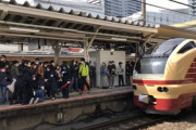 【悲報】撮り鉄さんついに撮影中に電車を止めてしまう
