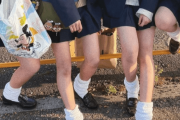 【画像】JKの間でルーズソックスが流行の兆し