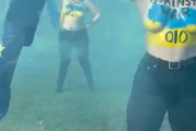 【動画】おっぱい丸出しのクライナ国旗女子たちがロシアに抗議
