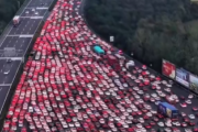 【動画】中国の渋滞、ガチで逝くｗ