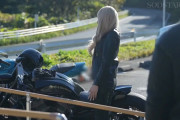 離婚したてのぼくがツーリングで出会った大型バイクにまたがるギャルライダーと意気投合し一晩中なまハメしまくって12回射精した 夏目響【特典映像収録版】