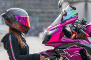 【画像】バイク乗り女さん、愛車の写真には必ず映り込みたいｗｗｗｗｗ