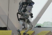 【動画】ボストンダイナミクス社のロボット　なんj民より身体能力が高くなる