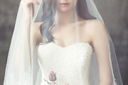 【画像】女さん、全裸でウエディングドレスを着てしまうｗｗｗｗｗ