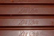 キットカット「『砂糖の摂取を控えたい』『カロリーが気になる』というお客様の声に答え減量しました」