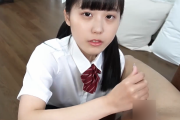 【無修正 エロ動画】 ウブでパイパンな黒髪制服女子にフェラさせてハメてみる