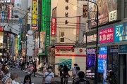 【悲報】秋葉原、客引きメイドの人数がとんでもない