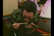 【動画】ノーブラ牛丼「ちち乃屋」のエッチな女の子ｗ