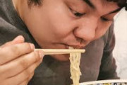 【悲報】ラーメン屋店主さん、営業中に客を放置してしまう
