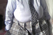 【画像】中学生なのに余裕でGカップ以上ある女子、見つかるwwwwwww