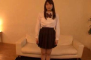 ＜JK×処女喪失＞「初めてです…」まだ男性経験がない童顔JK女の子がアダルト撮影で大事に守ってきた処女喪失