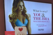 【画像】下着の広告、エッチすぎる…