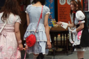 【悲報】秋葉原、客引きメイドの人数がとんでもないwwww