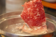【悲報】しゃぶしゃぶ、牛肉が主流になっていた