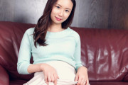 小島あゆ　まんチラの誘惑…息子の友達にノーパンま○こをチラチラ見せつける悪ママ。