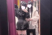 【画像】ニコイチで写真撮る地雷系女子がカワエエ～♡