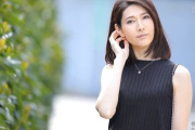 【長谷川秋子】《エロ動画×人妻･デビュー作》某有名高級ブランド店勤務の現役人妻販売員の36歳が衝撃のAVデビュー