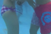 【動画】市民プールでほぼSEXしてるクソガキカップル、盗撮されるｗｗｗｗｗｗ