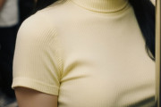 【動画】電車に駆け込み乗車した巨乳女さん、おっぱい挟まるｗｗｗ
