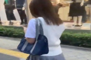 【悲報】通りすがりのJK、偶然パンチラ撮影されてしまう…(動画あり)
