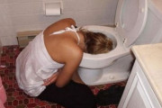 【画像30枚】泥酔して世界中に醜態を晒してしまった女たちｗｗｗｗｗｗｗｗｗｗｗｗｗ