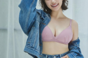 村重杏奈さん、新作ランジェリーの巨乳モデル画像がセクシーすぎるwwwwwwピンクのブラジャー姿でファンを悩殺！！！