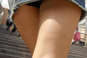 パンチラと言えばやっぱり階段！お姉さんをローアングル撮影