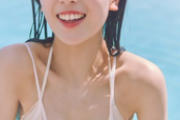 【水着画像】乃木坂46岩本蓮加、巨乳を解禁wwwwwwwww1st写真集から意外と豊満おっぱいなビキニカットが公開されファン衝撃！！！