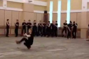 【動画】陽キャ黒人のダンス、異常すぎるwyvwyvwyvwyvwyvwyvwyv