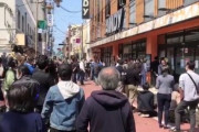 【動画】都内で営業中のパチンコ店に報道陣と正義マンと野次馬が押しかけ三密が完成してしまう