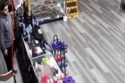 【動画】まんこ「あら、ここ通れるじゃない！」