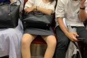 【画像】女の子、電車の中で寝てしまう