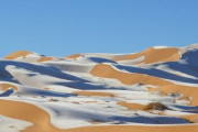 【天変地異】サハラ砂漠、雪が降る