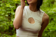 【画像】自撮り女子の乳首ｗｗｗ