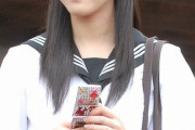 【画像】新垣結衣のセーラー服姿と指原莉乃の水着姿