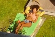 隣の家のお姉さんが悩ましい姿を僕に見せつけてくるから盗撮したったｗｗｗ