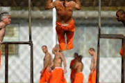 刑務所「衣食住完備、技能身につきます、筋トレできます」←これww