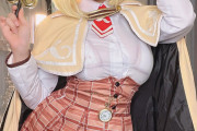 【朗報】巨乳コスプレイヤーさん、うっかり透けブラしてしまうww