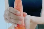 無修正・自画撮り　人参にコンドーム付けてオナニーする変態エロ娘の投稿動画が最高です