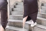 ◆階段下からパンティラインくっきり着衣お姉さんが盗撮されるｗ