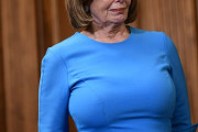 【画像】ペロシ下院議長のおっぱいペロペロｗｗｗｗｗｗｗｗｗｗｗｗｗｗｗｗ