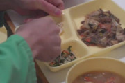 【画像】刑務所のリアルな食事シーンがこちらｗｗｗｗｗｗｗｗｗｗｗｗｗｗｗｗ