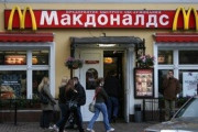 【超画像】ロシア人、マクド閉鎖で買い溜めに奔るκκκκκκκκκκκκκκ