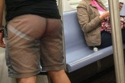 【画像】電車に下着透けがヤバいエチエチな人がいたwwww