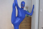 エロいかどうかわからんがブルーのボンテージ女が現れたｗｗｗ